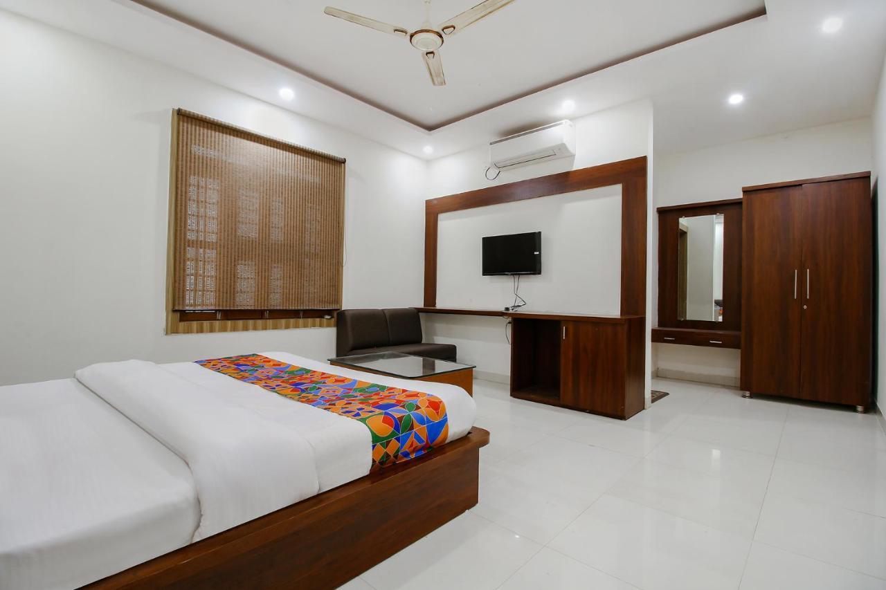 Fabexpress Yuvan Gouharganj Exterior foto